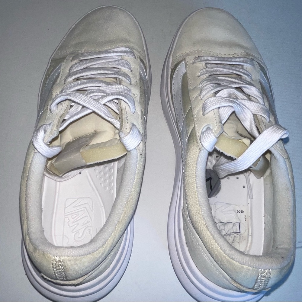 Vans ComfyCush Old Skool Overt Sneakers - Picture 9 of 16